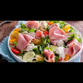 Prosciutto cotto con insalata e mozzarella fior di latte 