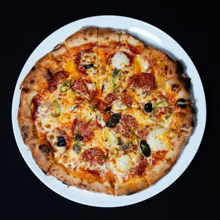 Pizza Diavola cu Sos de Hrean 