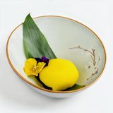 Японский десерт Моти с маракуйей