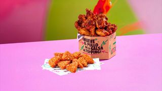 10 Alitas + 10 Triángulos Siracha