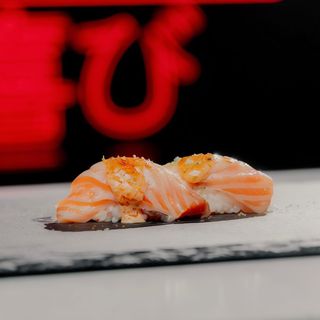 Nigiri Salmón kimchi