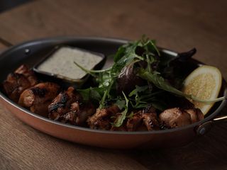 Шашлик курячий з соусом тартар (250/30/50g)