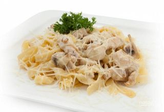 фетучини с грибами и курицей (350 гр.)
