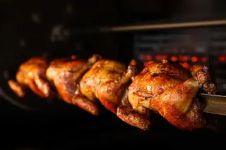 Oferta Pollo Asado + 2 Patatas Fritas + Plato + Bebida