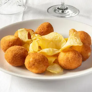 Croquetas caseras del Chef (diferentes cada día).