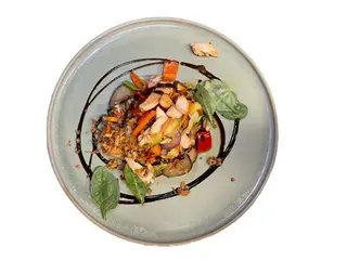 Теплий салат Амічі з курячою грудкою (220г)
