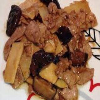 233. Cerdo Con Bambú Y Setas