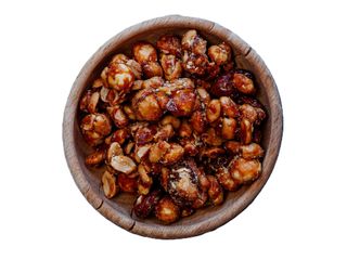 Mix alune în caramelă sărată și parmezan