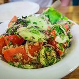 კიტრი, პომიდორი ნიგვზით