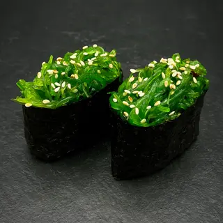 Gunkany z wakame 