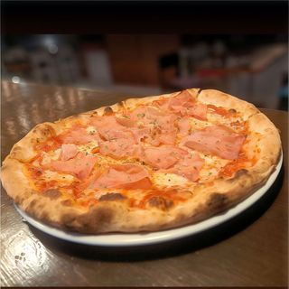 Pizza Prosciutto (30 Cm. A 33 Cm.)