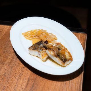 Suprema de merluza a la Santurce