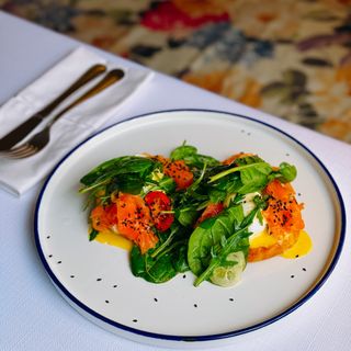 Яйця Бенедикт з лососем та соусом голандез (300г)