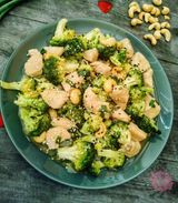 Пиле с броколи и сметана