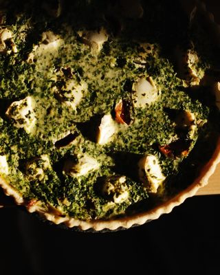 Кіш з тунцем