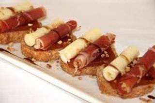 79 Entrante de Montadito De Jamón Serrano Y Queso Blanco (6 und)