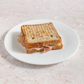 Toast con prosciutto cotto e Comté