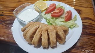 Calamares Con Ensalada