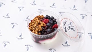 გაწურული იოგურტის /Strained Yogurt Breakfast