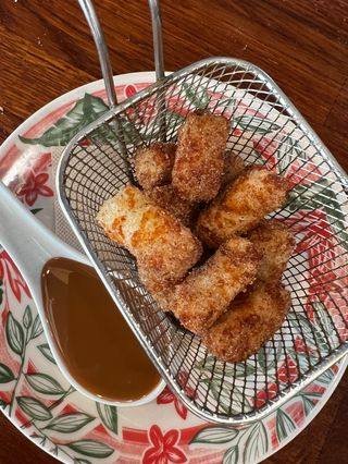 “Xurritos” de tapioca y Halloumi con dulce de leche