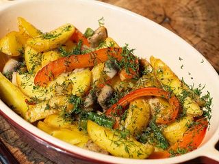 КАРТОПЛЯ ПО-КРЕОЛЬСЬКИ З ПЕЧЕРИЦЯМИ (310g)