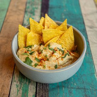 Hummus con Nachos
