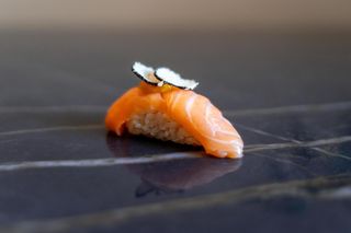 Salmone, tartufo e tuorlo fondente