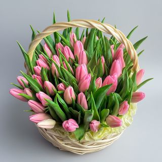 Кошик 45 рожевих тюльпанів
