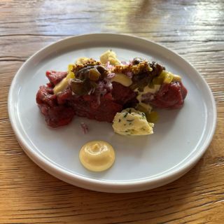 Tatar z polędwicy wołowej