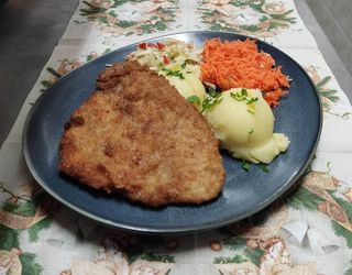 kotlet schabowy panierowany, smażony 80g.