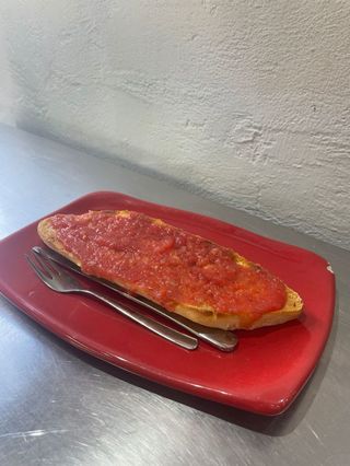 Tostadas De Tomate Y Aceite De Oliva Virgen Extra (Media)