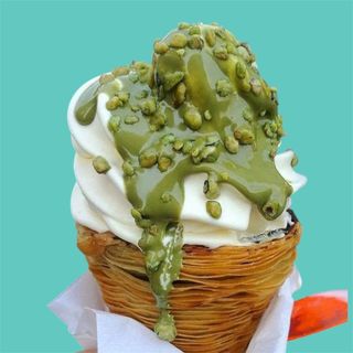 Sfogliatella con gelato