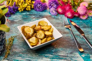 Salata de castraveți murati