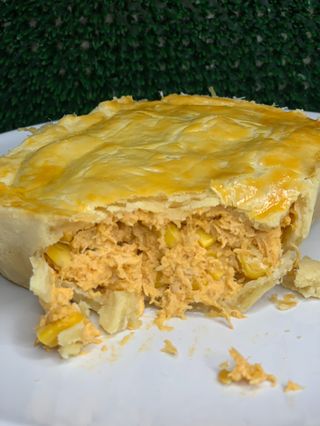 Mini empadão de frango cremoso 