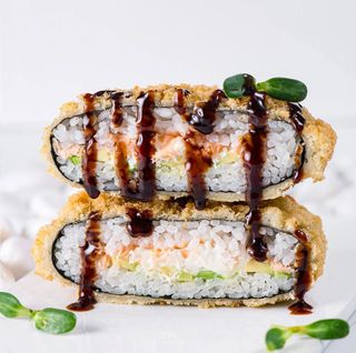 Суши бургер със сьомга (200г)