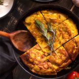 Tortilla De Patatas Con Gulas Y Langostinos para 4-5 personas
