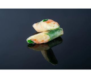 Սփրինգ ռոլլ ծխեցված սաղմոնով 2կ