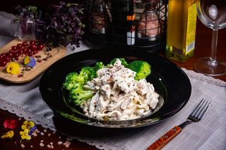 Tagliatelle cu sos Alfredo