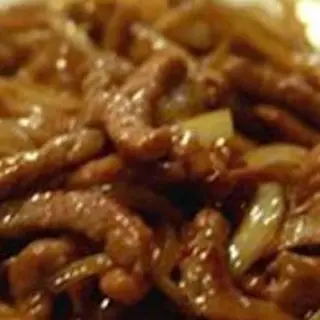 Ternera con cebolla