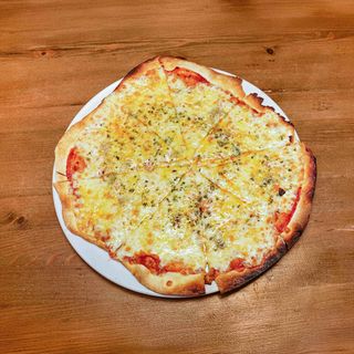47. Pizza De Cuatro Quesos