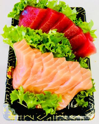 Sashimi  Salmão Atum (12 peças). 