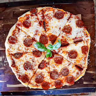 Pizza Pepperoni + Boisson