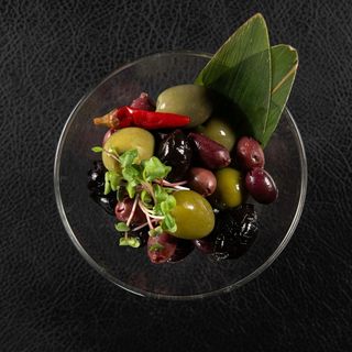 Асорті оливок та маслин (150г)