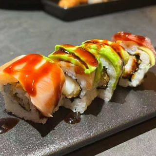Uramaki Arcoíris Roll (8 Uds.)