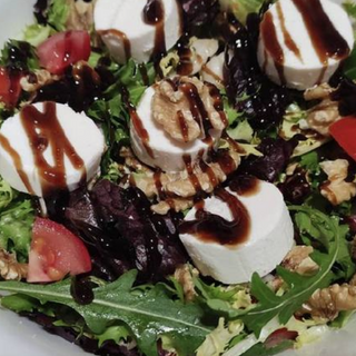 Ensalada De Queso De Cabra