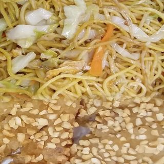 C21 Massa Chao Mian com Galinha panada com amendoim