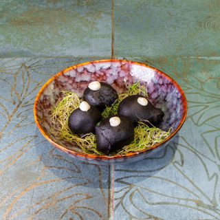 Buñuelos Negros De Bacalao Con Alioli (1 Ud.)