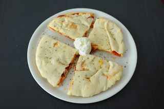 Pizza sendvič sa pršutom 400 gr
