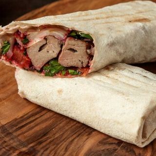 М'ясо у лаваші/свинина0.2гр+помідор+сир+часниковий соус