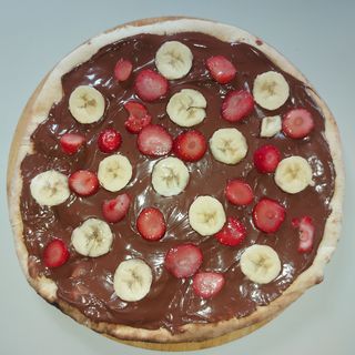 Pizza de Nutella com Banana e Morango 